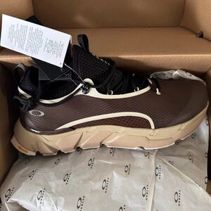 Oakley Men's Dark Brown and Beige Sneakers